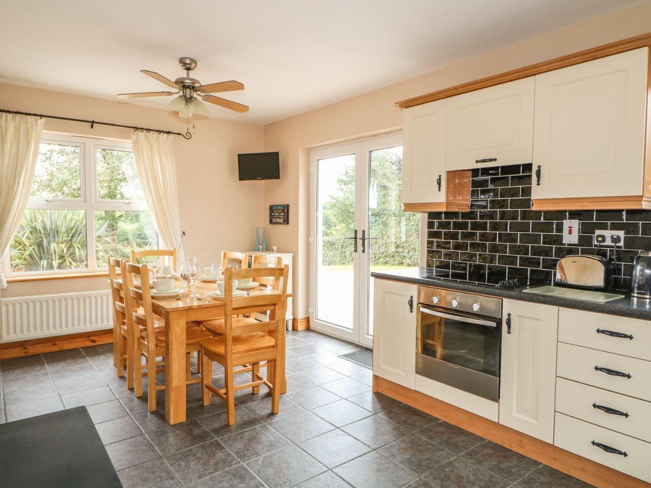 Kate'S Cottage Ратмулан Екстериор снимка